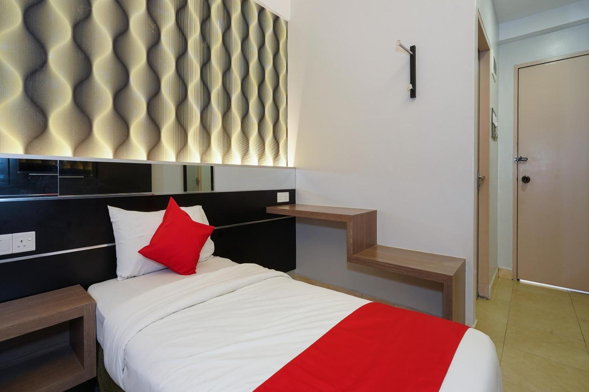 Hotel O Hotel Orchard Inn Lumut Eksteriør billede